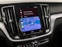 Volvo V60 2.0 B3 Sport Automaat (APPLE CARPLAY, GROOT NAVI, KEYLESS, ADAPTIVE CRUISE, ELEK SPORTSTOELEN, GETINT GLAS, LED KOPLAMPEN, NIEUWSTAAT)