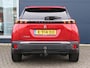 Peugeot e-2008 EV Allure Première 50 kWh 136pk Trekhaak | 1ste Eigenaar | Stoelverwarming | Adaptieve Cruise Control | parkeersensoren Achter | 17" Lichtmetalen Velgen | LED | DAB Ontvanger | Apple Carplay/Android Auto |