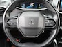 Peugeot e-2008 EV Allure Première 50 kWh 136pk Trekhaak | 1ste Eigenaar | Stoelverwarming | Adaptieve Cruise Control | parkeersensoren Achter | 17" Lichtmetalen Velgen | LED | DAB Ontvanger | Apple Carplay/Android Auto |