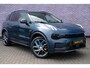 Lynk & Co 01 1.5 | Sportieve en Complete SUV met 1.800 kg trekgewicht | Navigatie systeem | Elektrisch schuif/kanteldak | 20" LM Velgen | Adaptive Cruise Control | Premium Harman Audio Systeem | Apple Carplay/Android Auto | Stoelverwarming | Keyless Entry | Elektrisch verstelbare bestuurderstoel met geheugenfunctie | Panoramadak | 360 graden camera