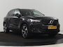 Volvo XC40 Recharge P8 AWD R Design | Trekhaak | Stoel & stuurverwarming | Camera | Carplay | Leder/Alcantara | Adaptive cruise | Keyless | Full LED | 19'' lichtmetalen velgen
