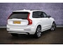 Volvo XC90 2.0 T8 Recharge AWD Ultimate Dark | Bowers & Wilkins Audio | Luchtvering | Trekhaak | Sportstoelen | Standkachel | Panoramadak | 360 camera | Head-up display | 4 zone climate control | Google Maps navigatie | Gelamineerd zijruiten | Nubuck hemelbekleding |