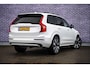 Volvo XC90 2.0 T8 Recharge AWD Ultimate Dark | Bowers & Wilkins Audio | Luchtvering | Trekhaak | Sportstoelen | Standkachel | Panoramadak | 360 camera | Head-up display | 4 zone climate control | Google Maps navigatie | Gelamineerd zijruiten | Nubuck hemelbekleding |