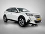 Peugeot e-2008 SUV EV Allure Pack 50 kWh 136pk | Accu SOH 92,2% | Navigatie | Achteruitrijcamera | 3D Cockpit | Stoelverwarming | Climate Control | Adaptieve Cruise Control | Parkeersensoren | Keyless start | Draadloze telefoonlader | Bluetooth | Apple CarPlay / Android Auto | DAB+ radio | Elektrisch inklapbare spiegels | Donker getint glas | 17" lichtmetalen velgen |