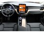 Volvo XC60 2.0 T6 Plug-in hybrid AWD Plus Dark | Keyless entry/start | Achteruitrijcamera | Elektrische kofferbakklep | Memory stand stoelen | Adaptive cruise | Wegklapbare trekhaak | Apple CarPlay/Android Auto | Climate controle | Draadloze telefoonlader | Lane assist | Stoelverwarming V+A | Stuurverwarming |
