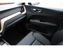 Volvo XC60 2.0 T6 Plug-in hybrid AWD Plus Dark | Keyless entry/start | Achteruitrijcamera | Elektrische kofferbakklep | Memory stand stoelen | Adaptive cruise | Wegklapbare trekhaak | Apple CarPlay/Android Auto | Climate controle | Draadloze telefoonlader | Lane assist | Stoelverwarming V+A | Stuurverwarming |