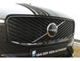 Volvo XC60 2.0 T6 Plug-in hybrid AWD Plus Dark | Keyless entry/start | Achteruitrijcamera | Elektrische kofferbakklep | Memory stand stoelen | Adaptive cruise | Wegklapbare trekhaak | Apple CarPlay/Android Auto | Climate controle | Draadloze telefoonlader | Lane assist | Stoelverwarming V+A | Stuurverwarming |