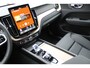 Volvo XC60 2.0 T6 Plug-in hybrid AWD Plus Dark | Keyless entry/start | Achteruitrijcamera | Elektrische kofferbakklep | Memory stand stoelen | Adaptive cruise | Wegklapbare trekhaak | Apple CarPlay/Android Auto | Climate controle | Draadloze telefoonlader | Lane assist | Stoelverwarming V+A | Stuurverwarming |