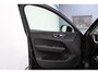 Volvo XC60 2.0 T6 Plug-in hybrid AWD Plus Dark | Keyless entry/start | Achteruitrijcamera | Elektrische kofferbakklep | Memory stand stoelen | Adaptive cruise | Wegklapbare trekhaak | Apple CarPlay/Android Auto | Climate controle | Draadloze telefoonlader | Lane assist | Stoelverwarming V+A | Stuurverwarming |