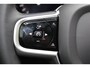 Volvo XC60 2.0 T6 Plug-in hybrid AWD Plus Dark | Keyless entry/start | Achteruitrijcamera | Elektrische kofferbakklep | Memory stand stoelen | Adaptive cruise | Wegklapbare trekhaak | Apple CarPlay/Android Auto | Climate controle | Draadloze telefoonlader | Lane assist | Stoelverwarming V+A | Stuurverwarming |