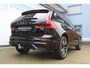 Volvo XC60 2.0 T6 Plug-in hybrid AWD Plus Dark | Keyless entry/start | Achteruitrijcamera | Elektrische kofferbakklep | Memory stand stoelen | Adaptive cruise | Wegklapbare trekhaak | Apple CarPlay/Android Auto | Climate controle | Draadloze telefoonlader | Lane assist | Stoelverwarming V+A | Stuurverwarming |