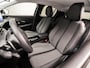 Peugeot 208 Hybrid 100 e-DCS6 Allure Sport Automaat (FACELIFT, VIRTUAL COCKPIT, APPLE CARPLAY, GROOT NAVI, STOELVERWARMING, LEDER, 360 CAMERA, SPORTSTOELEN, ADAPTIVE CRUISE, LM VELGEN, NIEUWSTAAT)