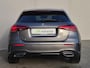 Mercedes-Benz A-klasse 200 AMG Line Automaat / Trekgewicht 1600 Kg / Stoelverwarming / Achteruitrijcamera / Navigatie / Keyless Entry/Start / Adaptief CC / Climate control / Parkeersensoren voor en achter /