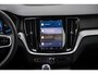 Volvo V60 2.0 T6 Plug-in hybrid AWD Plus Dark | Harman Kardon Audio | Trekhaak | Stoel- / Stuurverwarming Voor + Achter | 360 Camera | Adaptive Cruise | Google | Carplay | Dodehoekdetectie