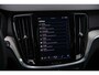Volvo V60 2.0 T6 Plug-in hybrid AWD Plus Dark | Harman Kardon Audio | Trekhaak | Stoel- / Stuurverwarming Voor + Achter | 360 Camera | Adaptive Cruise | Google | Carplay | Dodehoekdetectie
