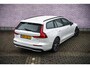 Volvo V60 2.0 T6 Plug-in hybrid AWD Plus Dark | Harman Kardon Audio | Trekhaak | Stoel- / Stuurverwarming Voor + Achter | 360 Camera | Adaptive Cruise | Google | Carplay | Dodehoekdetectie