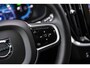 Volvo V60 2.0 T6 Plug-in hybrid AWD Plus Dark | Harman Kardon Audio | Trekhaak | Stoel- / Stuurverwarming Voor + Achter | 360 Camera | Adaptive Cruise | Google | Carplay | Dodehoekdetectie