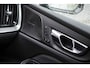 Volvo V60 2.0 T6 Plug-in hybrid AWD Plus Dark | Harman Kardon Audio | Trekhaak | Stoel- / Stuurverwarming Voor + Achter | 360 Camera | Adaptive Cruise | Google | Carplay | Dodehoekdetectie