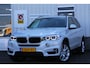 BMW X5 xDrive35i High Executive Aut.*Perfect Onderh.*Parelmoer wit!*Elek. Trekhaak/Pano/Leder Sport/Stoelverw./Sfeer/Memorie/HUD/LED/Camera/Elek. Klep/Parkeersens.V+A*