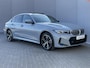 BMW 3-Serie 330e M Sport Edition / Fabrieksgarantie t/m 6-2028 / Elektrische Trekhaak (1500 KG) / Adaptieve Cruise Control / Stoel-/Stuurverwarming / Brooklyn Grau / Sportstoelen / Apple Carplay/Android auto / Schuif-/kanteldak /