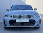BMW 3-Serie 330e M Sport Edition / Fabrieksgarantie t/m 6-2028 / Elektrische Trekhaak (1500 KG) / Adaptieve Cruise Control / Stoel-/Stuurverwarming / Brooklyn Grau / Sportstoelen / Apple Carplay/Android auto / Schuif-/kanteldak /