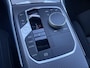 BMW 3-Serie 330e M Sport Edition / Fabrieksgarantie t/m 6-2028 / Elektrische Trekhaak (1500 KG) / Adaptieve Cruise Control / Stoel-/Stuurverwarming / Brooklyn Grau / Sportstoelen / Apple Carplay/Android auto / Schuif-/kanteldak /