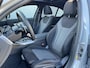 BMW 3-Serie 330e M Sport Edition / Fabrieksgarantie t/m 6-2028 / Elektrische Trekhaak (1500 KG) / Adaptieve Cruise Control / Stoel-/Stuurverwarming / Brooklyn Grau / Sportstoelen / Apple Carplay/Android auto / Schuif-/kanteldak /