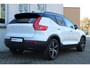 Volvo XC40 1.5 T4 Recharge R-Design | Panoramadak | Lederen bekleding | Adaptive cruise control | Achteruitrij camera | Premium audio by Harman Kardon | Verwarmbare voorstoelen | Verwarmbaar stuurwiel | Semi elek. trekhaak | Dealer onderhouden | Elektrische achterklep | Extra getint glas |