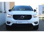Volvo XC40 1.5 T4 Recharge R-Design | Panoramadak | Lederen bekleding | Adaptive cruise control | Achteruitrij camera | Premium audio by Harman Kardon | Verwarmbare voorstoelen | Verwarmbaar stuurwiel | Semi elek. trekhaak | Dealer onderhouden | Elektrische achterklep | Extra getint glas |