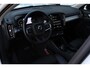 Volvo XC40 1.5 T4 Recharge R-Design | Panoramadak | Lederen bekleding | Adaptive cruise control | Achteruitrij camera | Premium audio by Harman Kardon | Verwarmbare voorstoelen | Verwarmbaar stuurwiel | Semi elek. trekhaak | Dealer onderhouden | Elektrische achterklep | Extra getint glas |