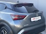 Nissan Juke 1.0 DIG-T N-Connecta Automaat / Fabrieksgarantie tot 03-2028 / 1.250 kg trekgewicht / Navigatie / Cold Pack / Stuur- en stoelverwarming / Apple Carplay Android / 17" LM wielen /