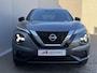 Nissan Juke 1.0 DIG-T N-Connecta Automaat / Fabrieksgarantie tot 03-2028 / 1.250 kg trekgewicht / Navigatie / Cold Pack / Stuur- en stoelverwarming / Apple Carplay Android / 17" LM wielen /