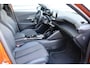 Peugeot e-2008 50KWH 136PK GT PACK AUTOMAAT / NAVI / LEDER / CLIMA / PDC / 17" LMV / CAMERA / TREKHAAK / KEYLESS / FULL-LED / FULL OPTIONS / 1E EIGENAAR / NIEUWSTAAT !!