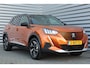 Peugeot e-2008 50KWH 136PK GT PACK AUTOMAAT / NAVI / LEDER / CLIMA / PDC / 17" LMV / CAMERA / TREKHAAK / KEYLESS / FULL-LED / FULL OPTIONS / 1E EIGENAAR / NIEUWSTAAT !!