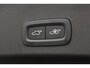 Volvo XC40 B4 Plus Dark | Verwarmde Voorstoelen en Stuurwiel | Verwarmde Voorruit | Semi- Elektrische Trekhaak | Harman Kardon Premium Audio | Achteruitrijcamera | DAB Ontvanger | Keyless Entry en Start