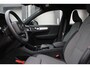 Volvo XC40 B4 Plus Dark | Verwarmde Voorstoelen en Stuurwiel | Verwarmde Voorruit | Semi- Elektrische Trekhaak | Harman Kardon Premium Audio | Achteruitrijcamera | DAB Ontvanger | Keyless Entry en Start