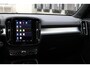 Volvo XC40 B4 Plus Dark | Verwarmde Voorstoelen en Stuurwiel | Verwarmde Voorruit | Semi- Elektrische Trekhaak | Harman Kardon Premium Audio | Achteruitrijcamera | DAB Ontvanger | Keyless Entry en Start