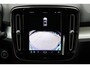 Volvo XC40 B4 Plus Dark | Verwarmde Voorstoelen en Stuurwiel | Verwarmde Voorruit | Semi- Elektrische Trekhaak | Harman Kardon Premium Audio | Achteruitrijcamera | DAB Ontvanger | Keyless Entry en Start