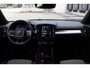 Volvo XC40 B4 Plus Dark | Verwarmde Voorstoelen en Stuurwiel | Verwarmde Voorruit | Semi- Elektrische Trekhaak | Harman Kardon Premium Audio | Achteruitrijcamera | DAB Ontvanger | Keyless Entry en Start