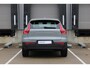 Volvo XC40 B4 Plus Dark | Verwarmde Voorstoelen en Stuurwiel | Verwarmde Voorruit | Semi- Elektrische Trekhaak | Harman Kardon Premium Audio | Achteruitrijcamera | DAB Ontvanger | Keyless Entry en Start