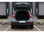 Volvo XC40 B4 Plus Dark | Verwarmde Voorstoelen en Stuurwiel | Verwarmde Voorruit | Semi- Elektrische Trekhaak | Harman Kardon Premium Audio | Achteruitrijcamera | DAB Ontvanger | Keyless Entry en Start