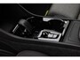Volvo XC40 B4 Plus Dark | Verwarmde Voorstoelen en Stuurwiel | Verwarmde Voorruit | Semi- Elektrische Trekhaak | Harman Kardon Premium Audio | Achteruitrijcamera | DAB Ontvanger | Keyless Entry en Start