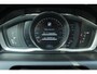 Volvo XC60 T5 Automaat FWD Summum | Elektrisch Glazen Panorama-Dak | Trekhaak Met Afneembare Kogel | Lichtmetalen Velgen 18" | Electronic Climate Controle | Voorstoelen Verwarmd | Park Assist Achter | Leder bekleding Offblack | Cruise Control | Bots Herkenning En Activatie | Autonomous Emergency Braking | Achterbank In Delen Neerklapbaar |