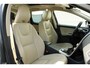 Volvo XC60 T5 Automaat FWD Summum | Elektrisch Glazen Panorama-Dak | Trekhaak Met Afneembare Kogel | Lichtmetalen Velgen 18" | Electronic Climate Controle | Voorstoelen Verwarmd | Park Assist Achter | Leder bekleding Offblack | Cruise Control | Bots Herkenning En Activatie | Autonomous Emergency Braking | Achterbank In Delen Neerklapbaar |