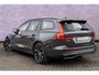 Volvo V60 2.0 T6 Plug-in hybrid AWD Plus Dark | Harman Kardon Audio | Trekhaak | Stoel- / Stuurverwarming Voor + Achter | 360 Camera | Adaptive Cruise | Long Range | Google | Carplay | Dodehoekdetectie