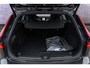 Volvo V60 2.0 T6 Plug-in hybrid AWD Plus Dark | Harman Kardon Audio | Trekhaak | Stoel- / Stuurverwarming Voor + Achter | 360 Camera | Adaptive Cruise | Long Range | Google | Carplay | Dodehoekdetectie