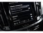 Volvo V60 2.0 T6 Plug-in hybrid AWD Plus Dark | Harman Kardon Audio | Trekhaak | Stoel- / Stuurverwarming Voor + Achter | 360 Camera | Adaptive Cruise | Long Range | Google | Carplay | Dodehoekdetectie