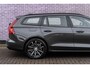 Volvo V60 2.0 T6 Plug-in hybrid AWD Plus Dark | Harman Kardon Audio | Trekhaak | Stoel- / Stuurverwarming Voor + Achter | 360 Camera | Adaptive Cruise | Long Range | Google | Carplay | Dodehoekdetectie