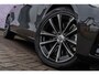 Volvo V60 2.0 T6 Plug-in hybrid AWD Plus Dark | Harman Kardon Audio | Trekhaak | Stoel- / Stuurverwarming Voor + Achter | 360 Camera | Adaptive Cruise | Long Range | Google | Carplay | Dodehoekdetectie