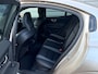 Volvo S60 2.0 B4 Plus Dark / Lighting Pack / Parkeerverwarming / 19" / Extra getint glas / Sportstoelen /